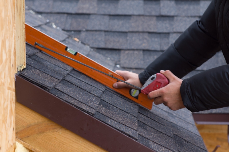 Early Roof Replacement Signs That Can Save You Money